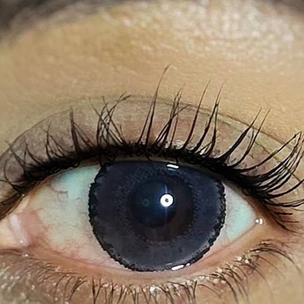 Sterling Gray cosmetic coloured contact lens worn on the eye (zero power)